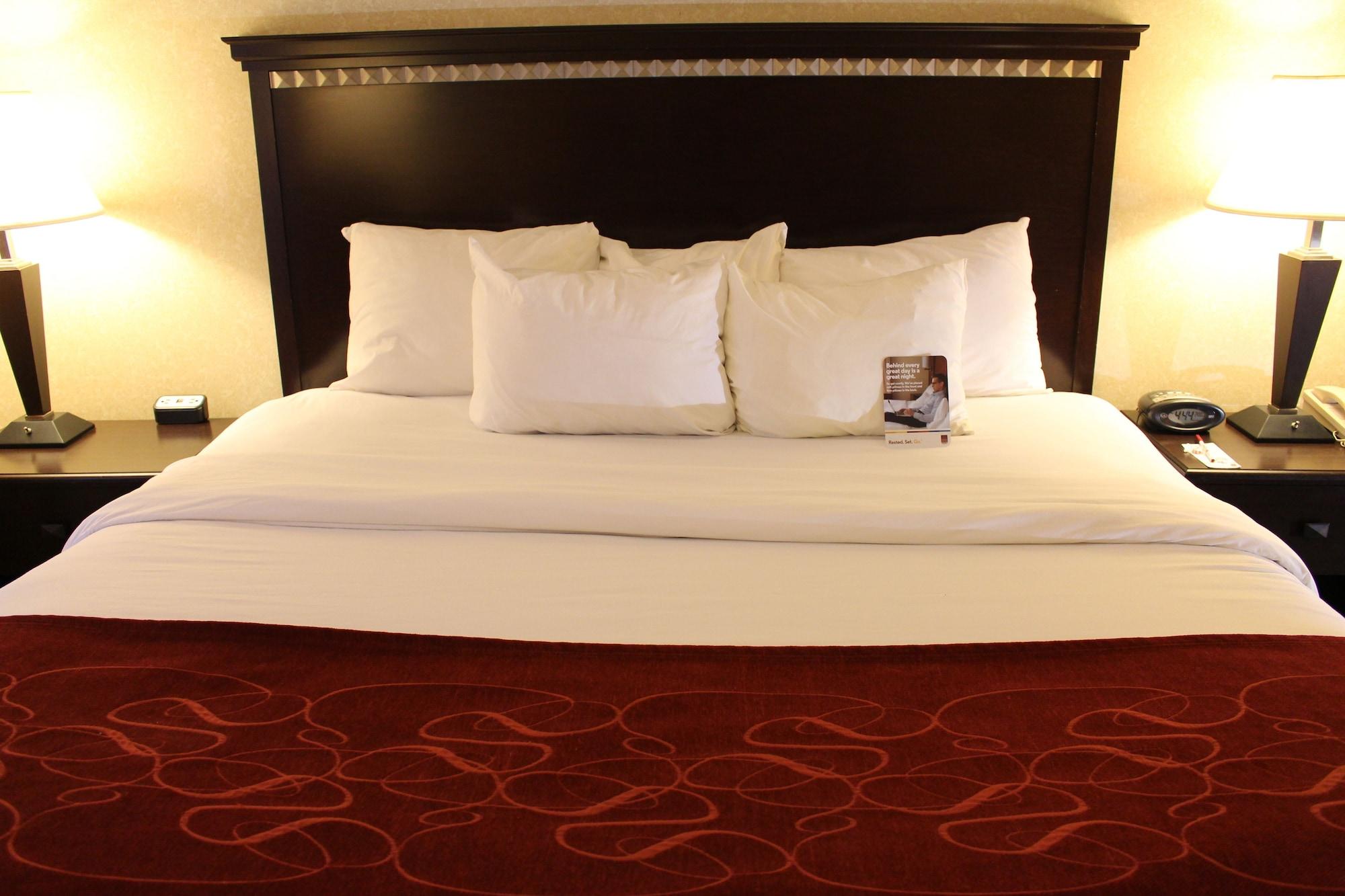Comfort Suites Canton - Detroit Екстер'єр фото