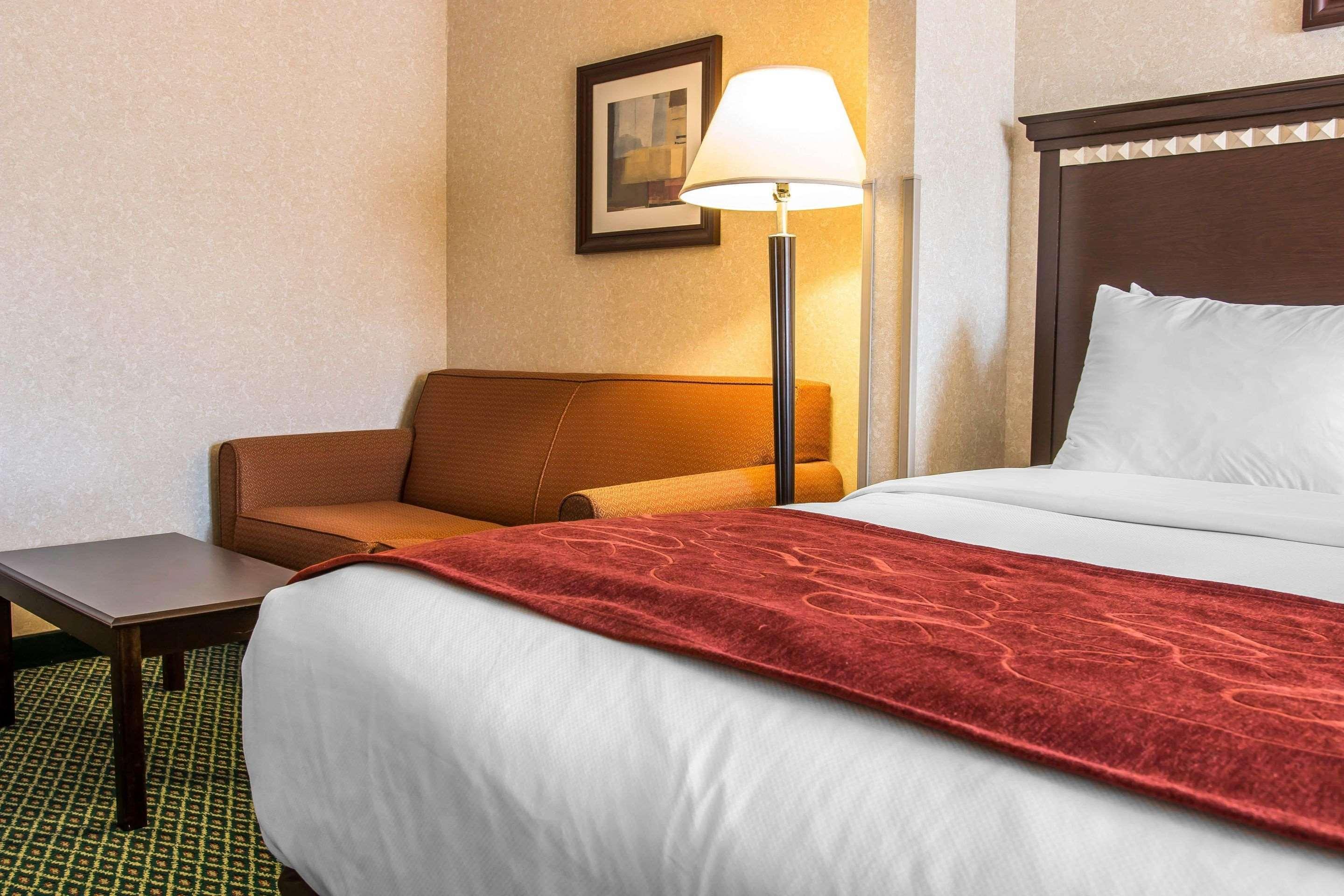 Comfort Suites Canton - Detroit Екстер'єр фото