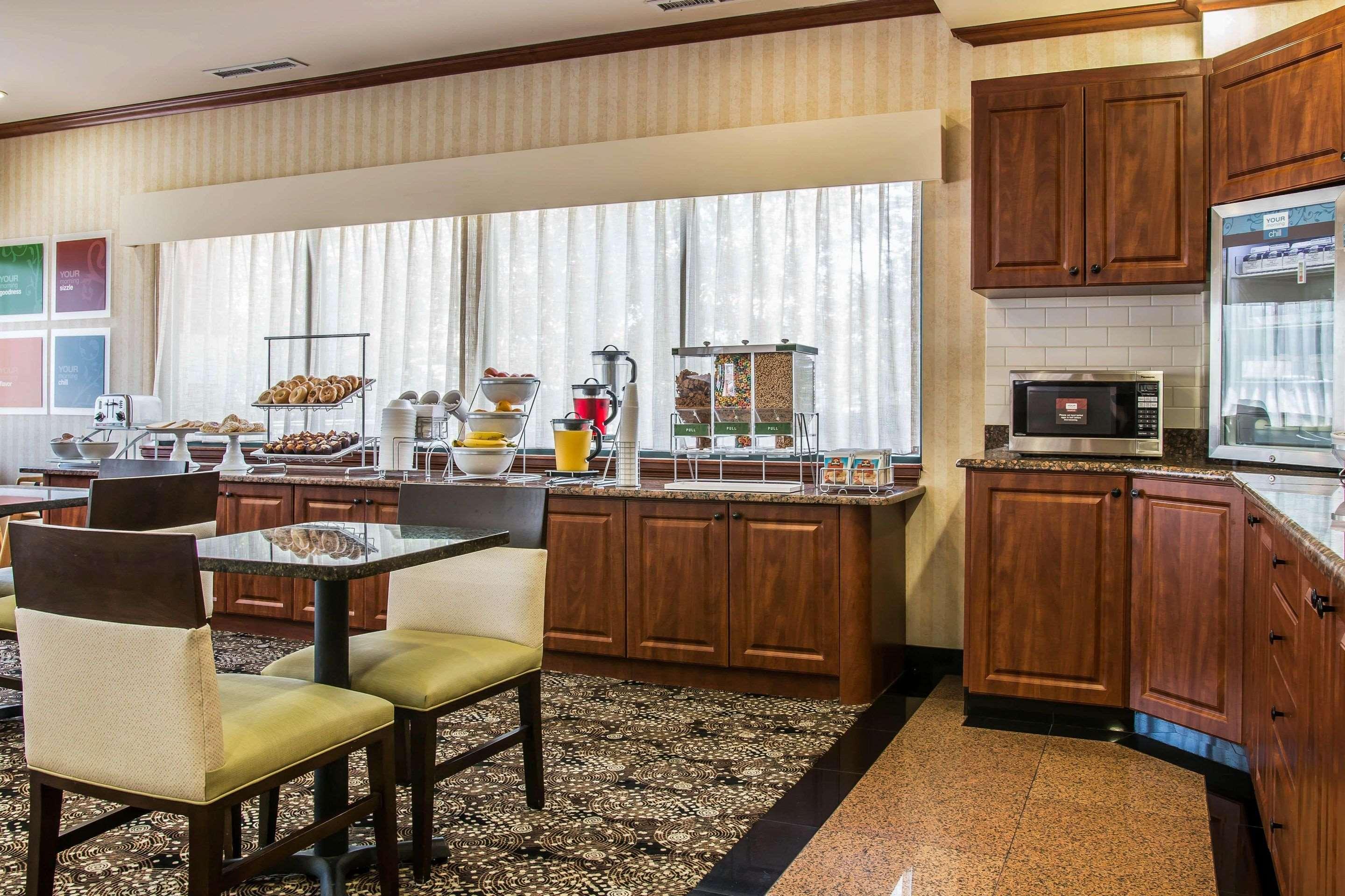 Comfort Suites Canton - Detroit Екстер'єр фото