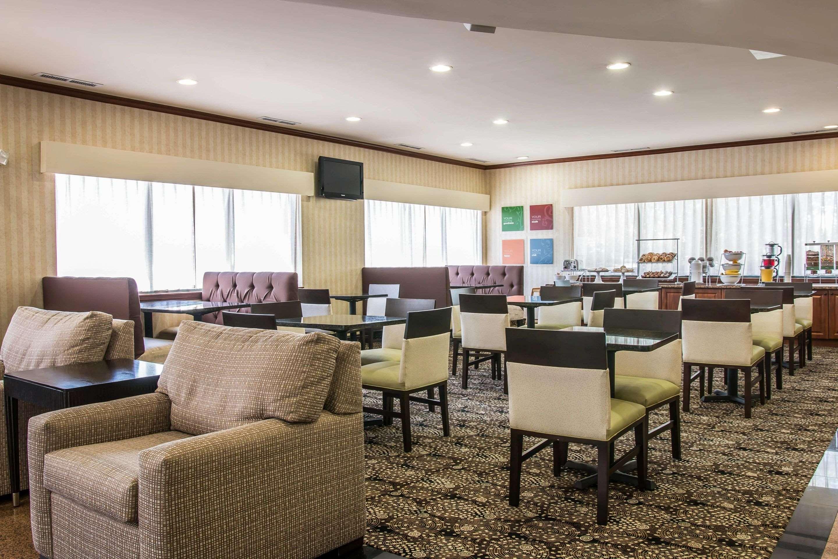 Comfort Suites Canton - Detroit Екстер'єр фото
