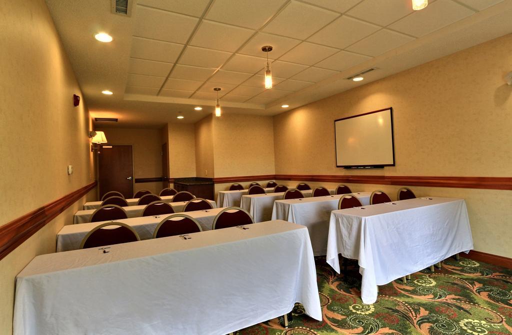 Comfort Suites Canton - Detroit Екстер'єр фото