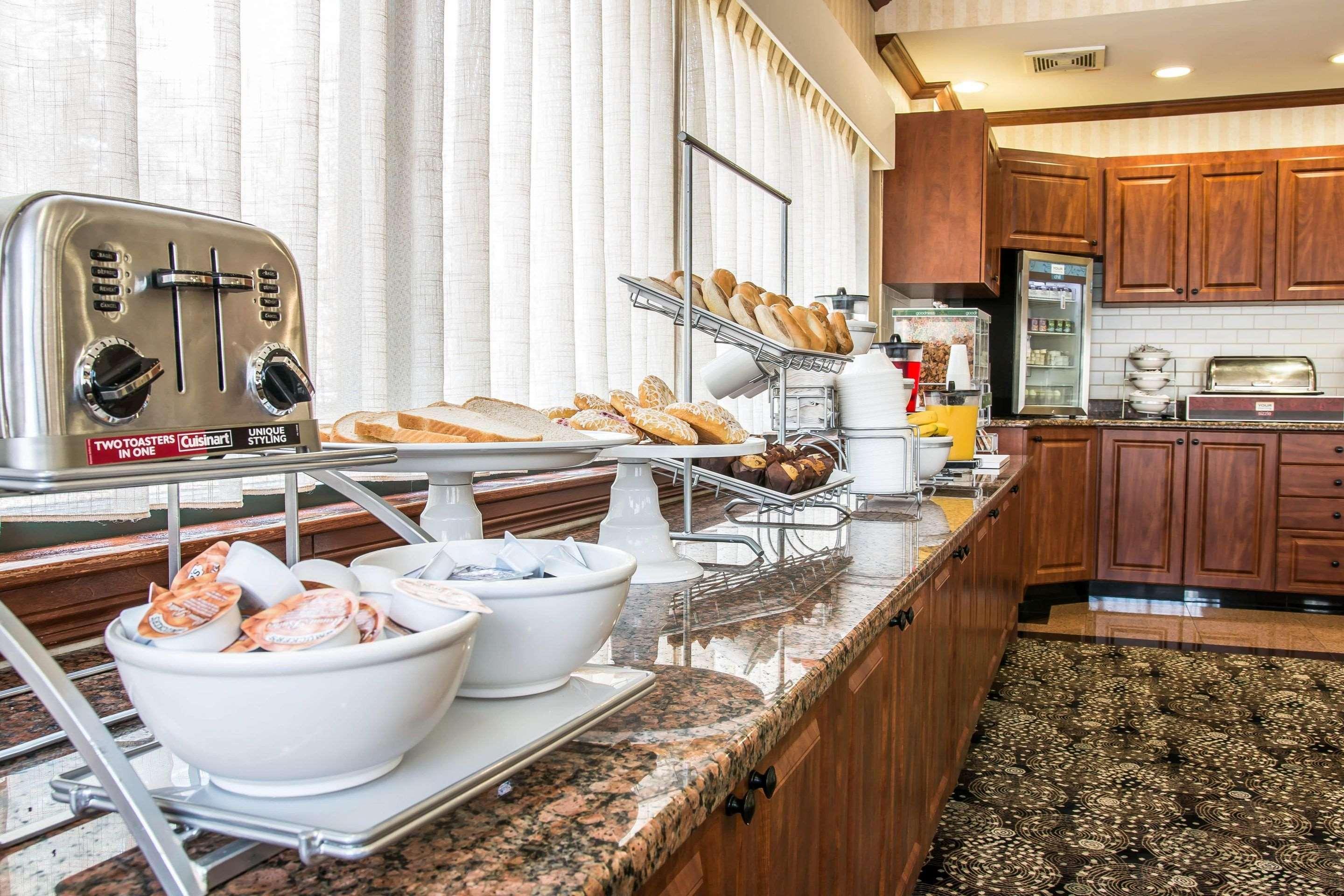 Comfort Suites Canton - Detroit Екстер'єр фото
