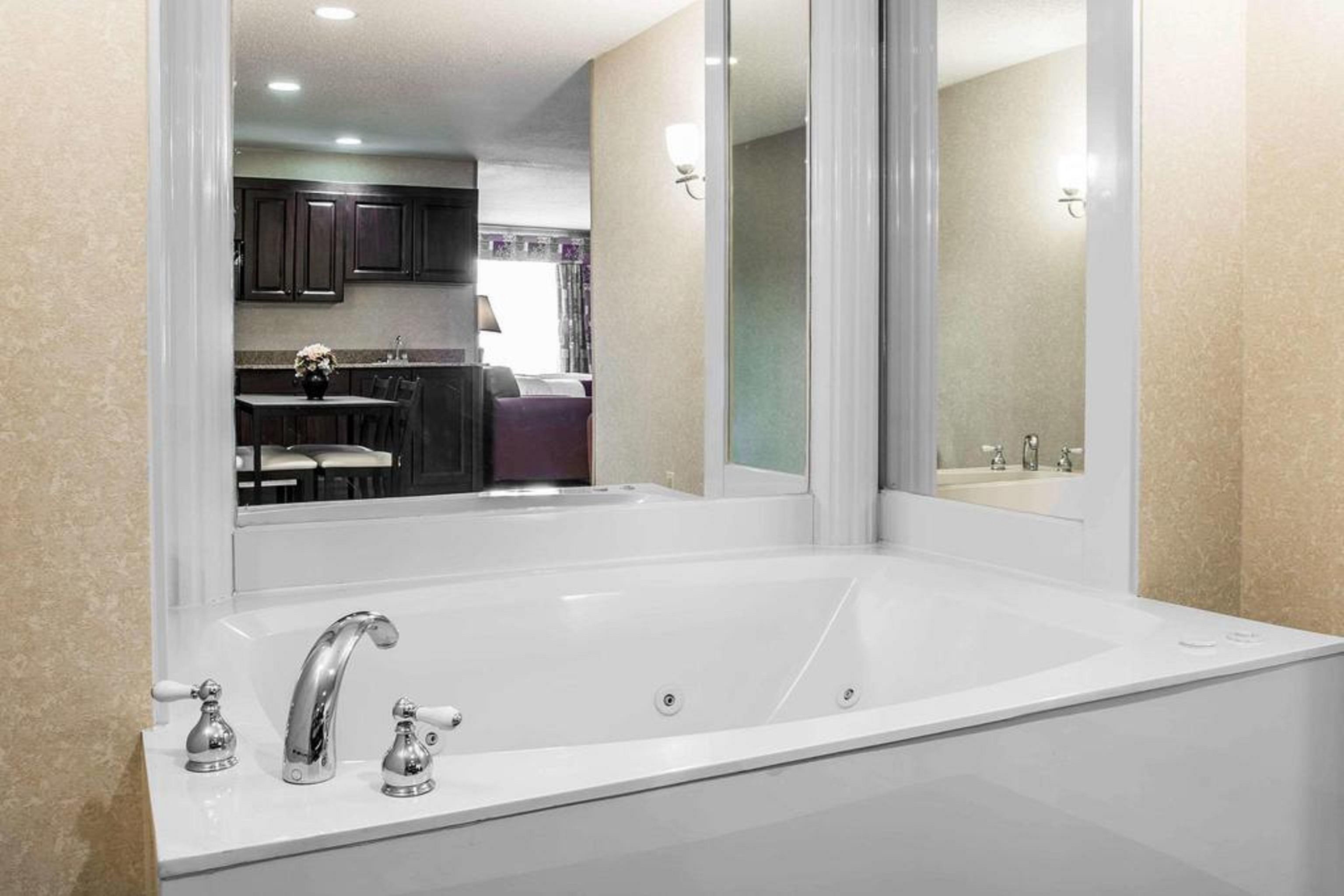 Comfort Suites Canton - Detroit Екстер'єр фото
