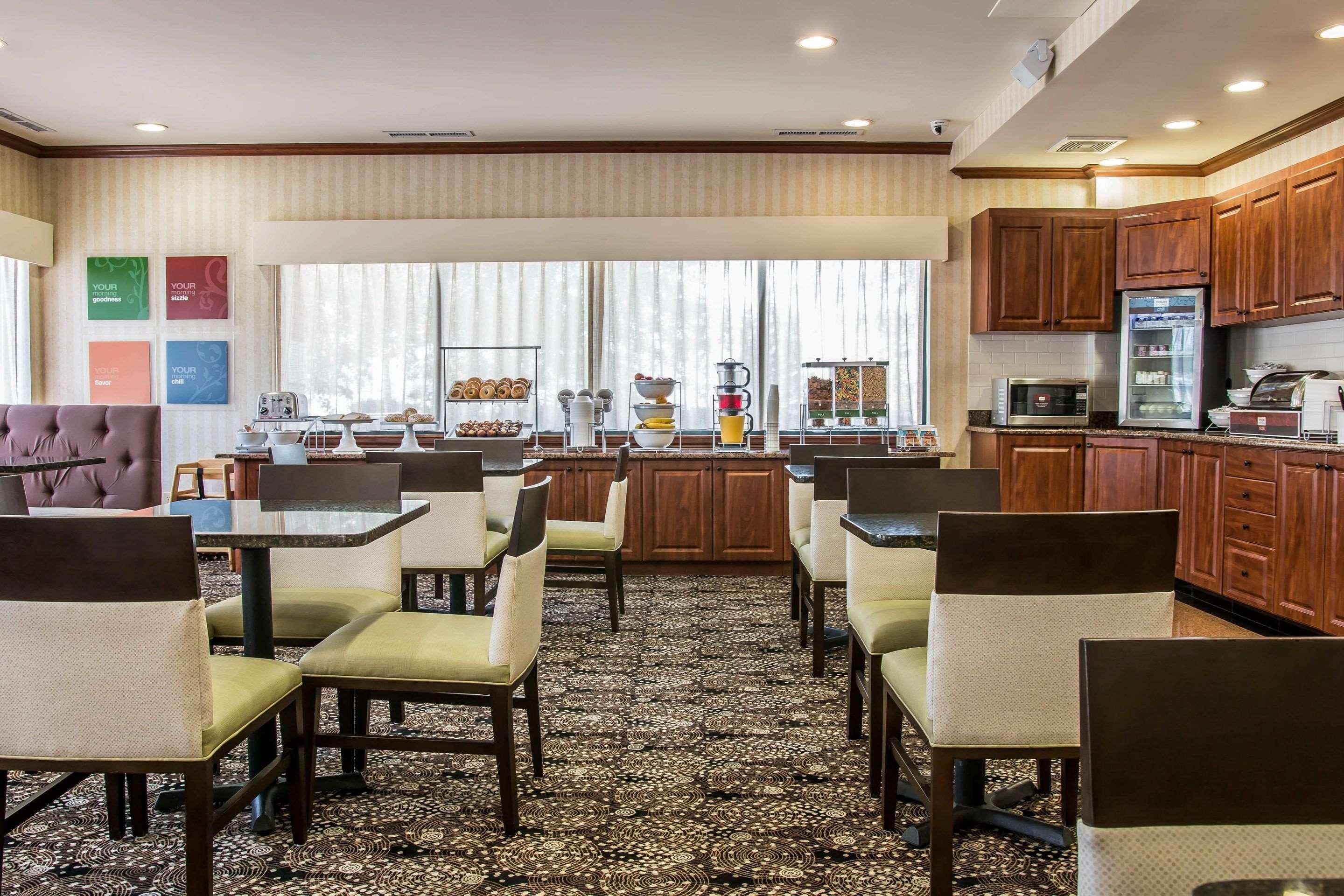Comfort Suites Canton - Detroit Екстер'єр фото