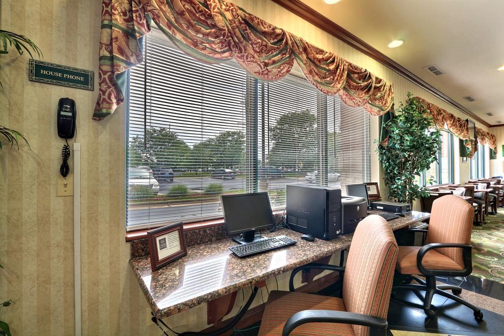 Comfort Suites Canton - Detroit Екстер'єр фото