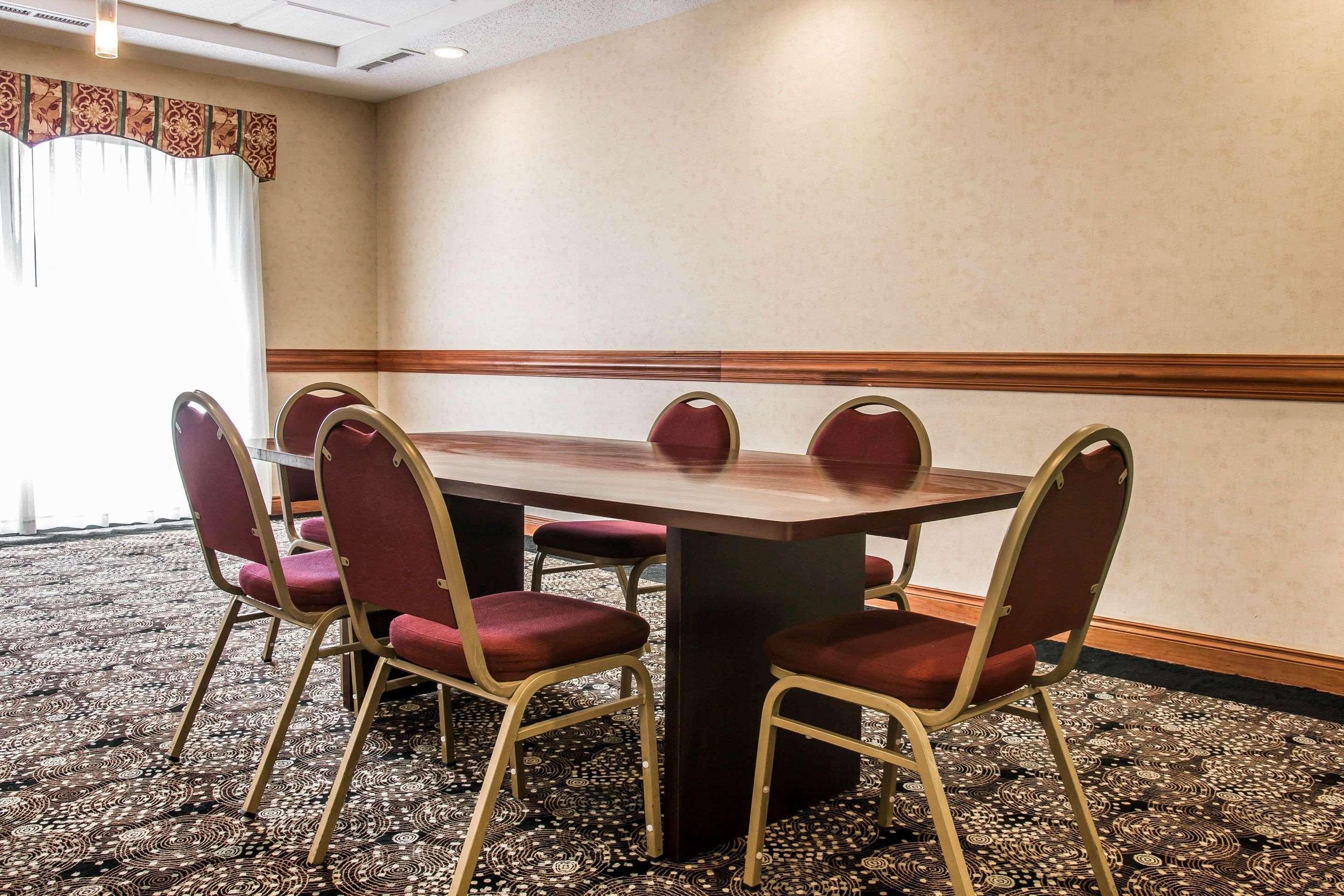 Comfort Suites Canton - Detroit Екстер'єр фото