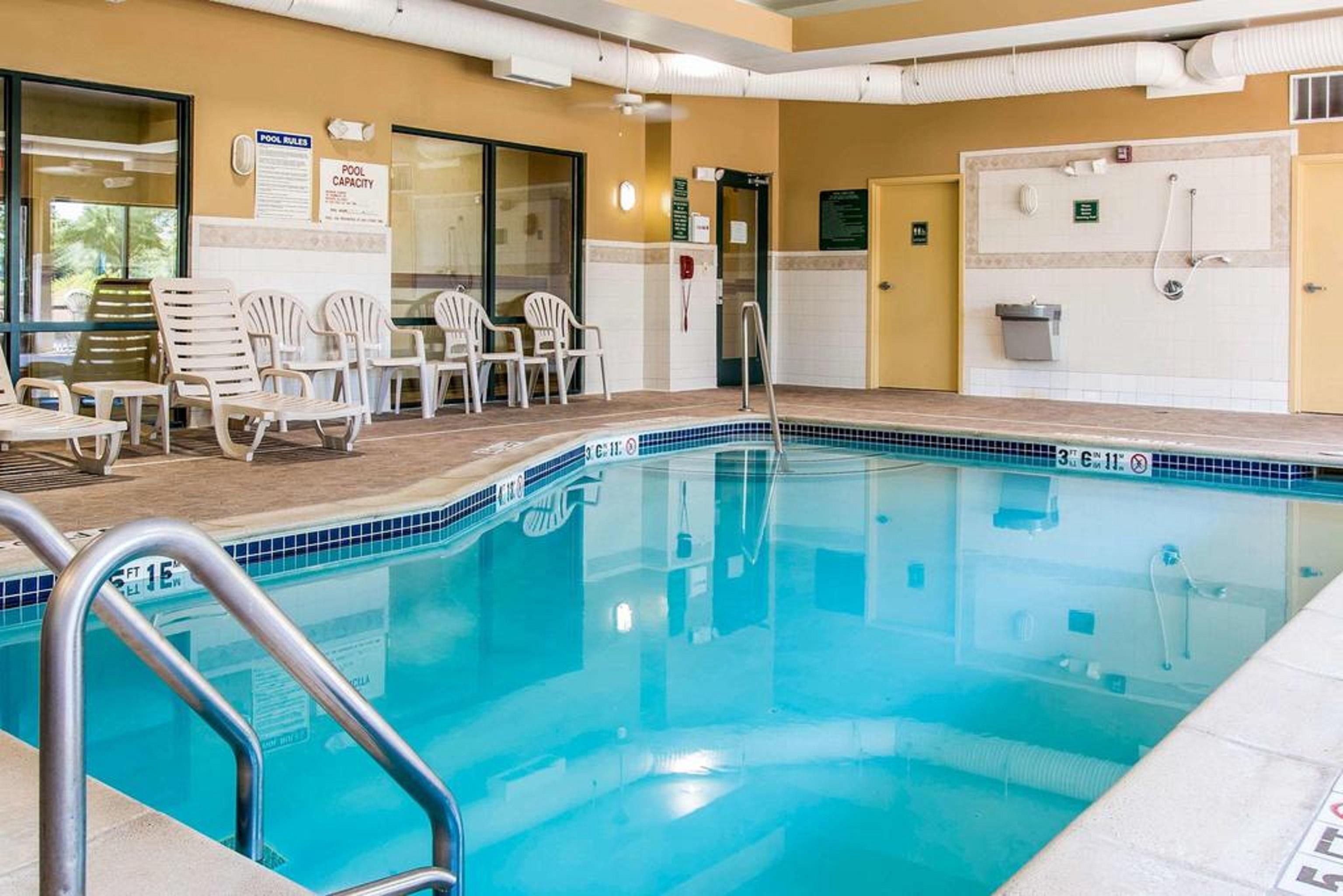 Comfort Suites Canton - Detroit Екстер'єр фото