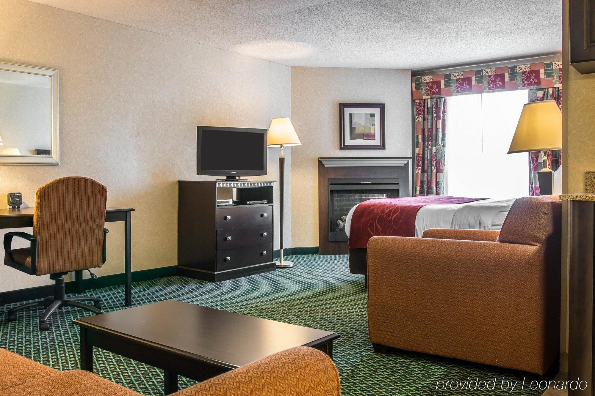 Comfort Suites Canton - Detroit Екстер'єр фото