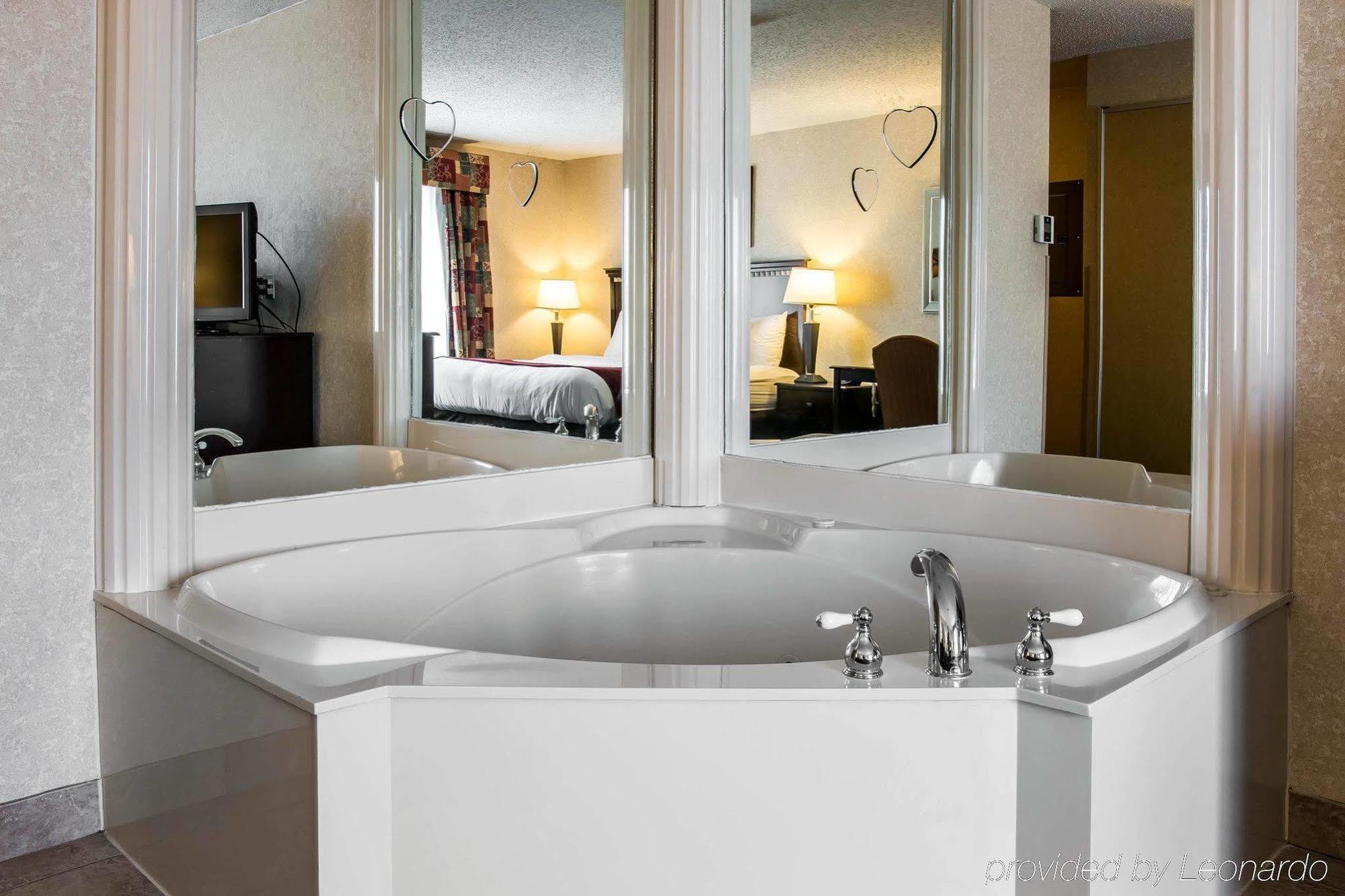 Comfort Suites Canton - Detroit Екстер'єр фото