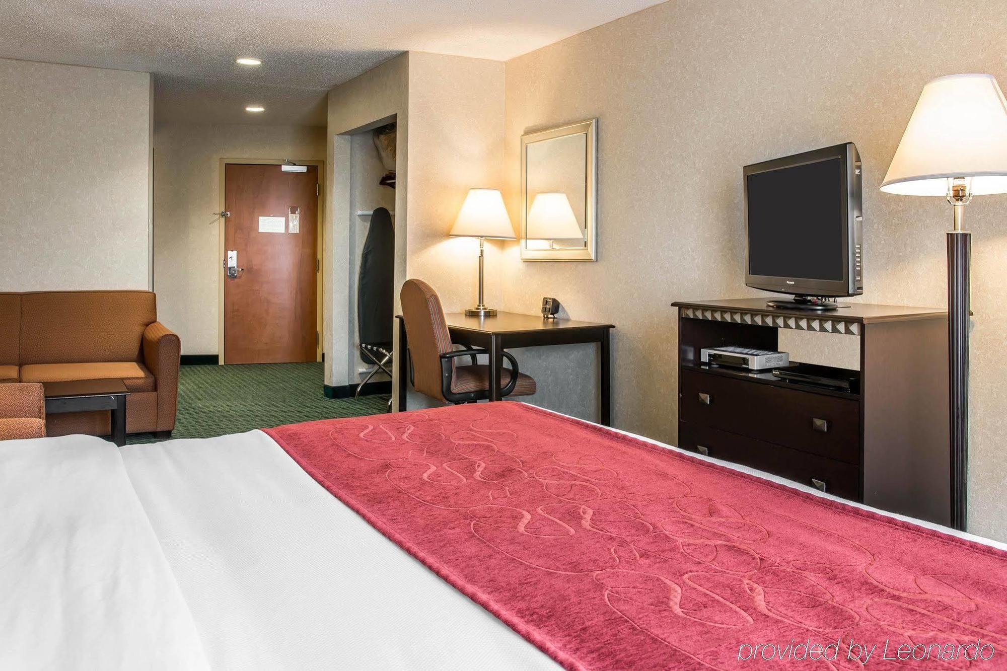 Comfort Suites Canton - Detroit Екстер'єр фото