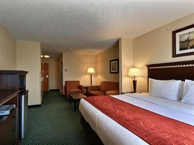 Comfort Suites Canton - Detroit Екстер'єр фото