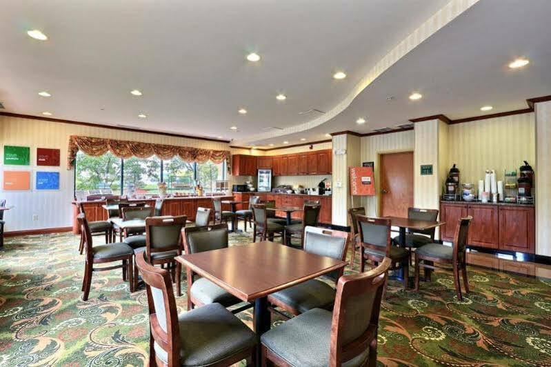 Comfort Suites Canton - Detroit Екстер'єр фото