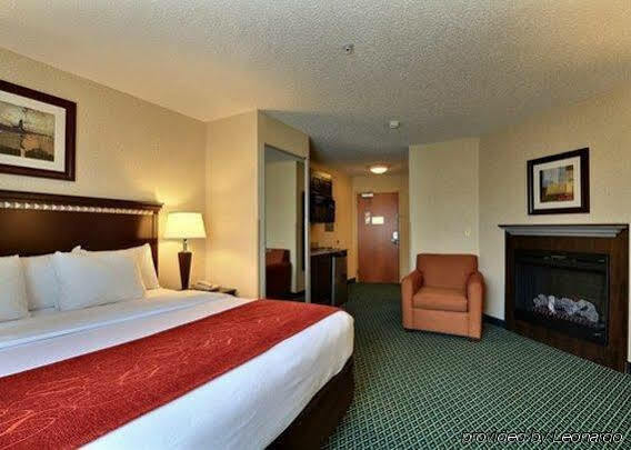 Comfort Suites Canton - Detroit Екстер'єр фото