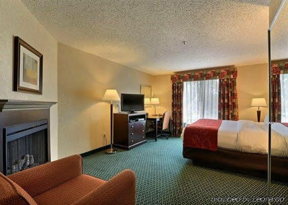 Comfort Suites Canton - Detroit Екстер'єр фото